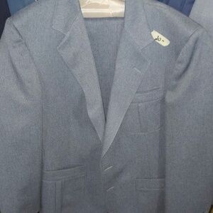 Sports Coats, 2 & 3 piece suits, & jackets. Men’s. Lot of 8. Like new. $160